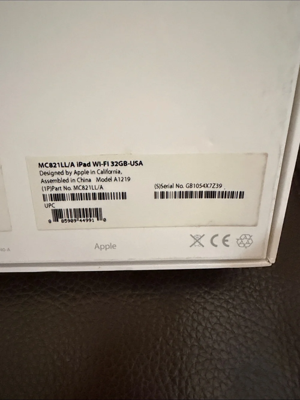Apple iPad Box Only - *NO iPad* - Apple Decals & Pamphlet